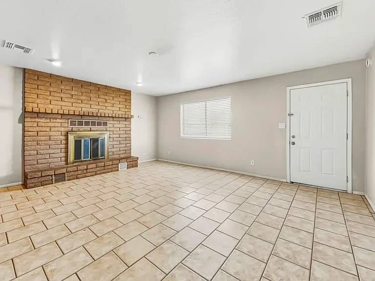 5634 W Hubbell St — Photo 13