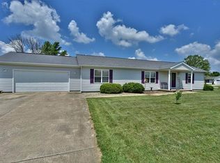 303 E Buttercup Dr, Athens, IL 62613