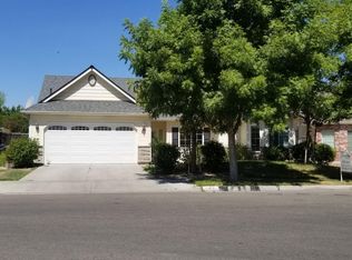 761 S Almond Ave, Kerman, CA 93630