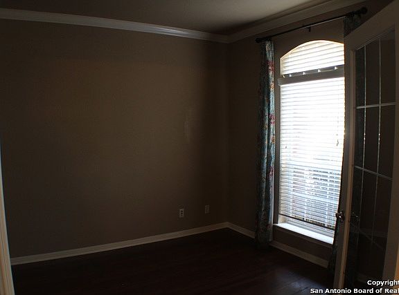 5th image of 500 Woodland Oaks Dr