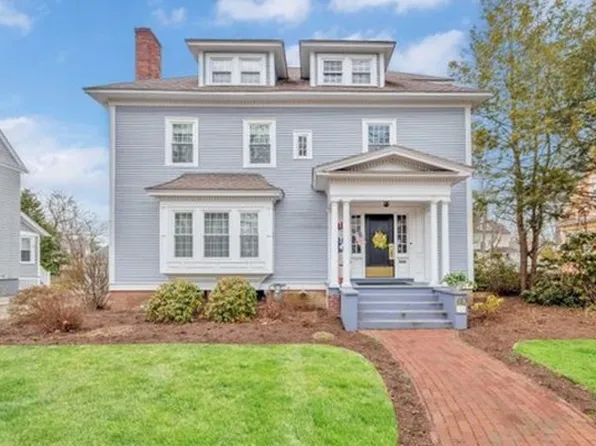 94 S Park Ave, Longmeadow, MA 01106