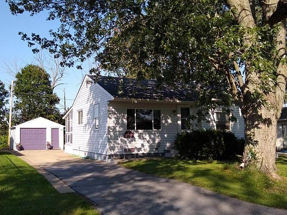 2nd image of 4584 Gordon Dr