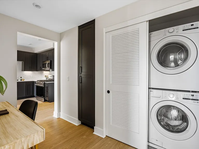 401 W Grand Ave #202 — Photo 29