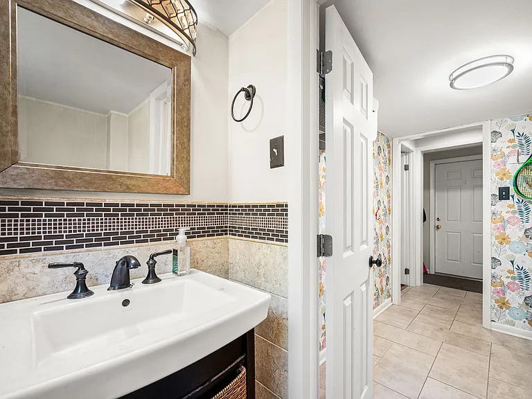 416 Yorkshire Rd — Photo 15