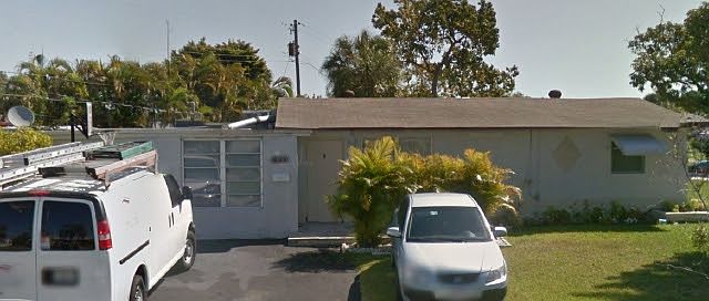 1st image of 904 E River Dr