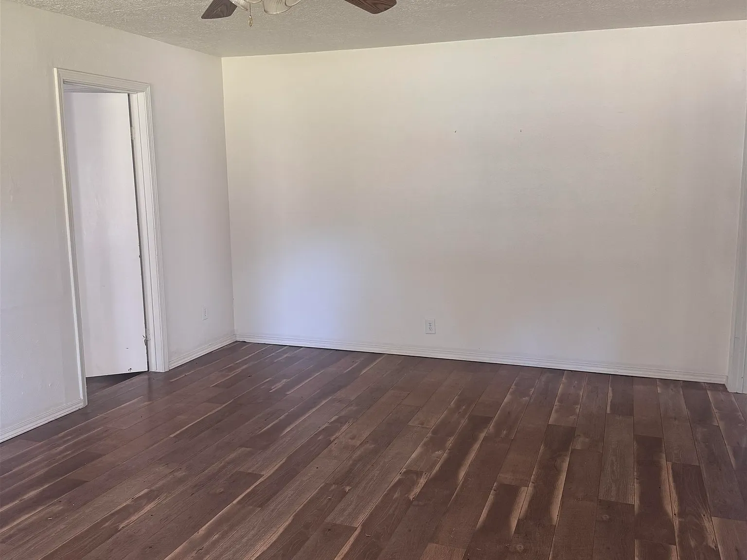 3 bed, 1.0 bath, 1464 sqft, $800 — Photo 3