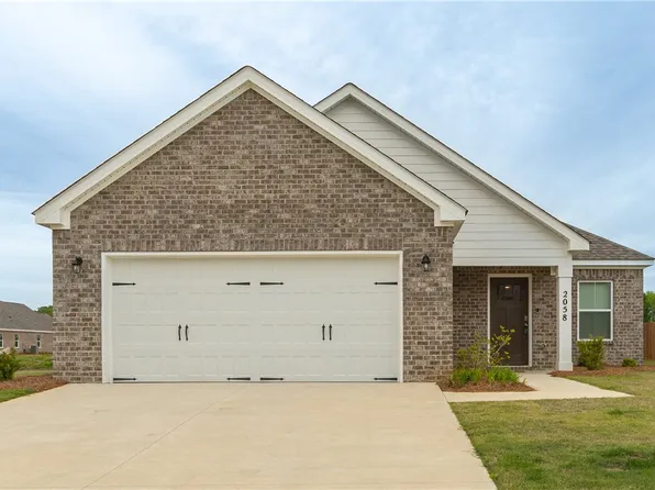 2058 Superior Dr, Opelika, AL 36804