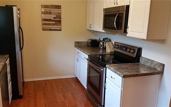4th image of 1526 College Pkwy
