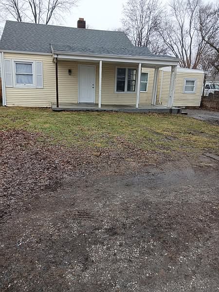 1st image of 832 E Edwards Ave