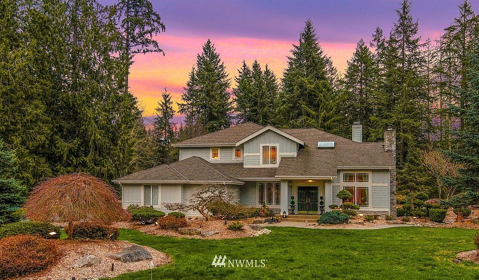 Located in the sought after community of Lake of the Woods in Woodinville, this meticulously maintained one owner home sits at the end of a quiet, non-through street.
