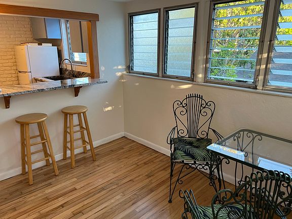 4th image of 342 19th Ave S #1/2
