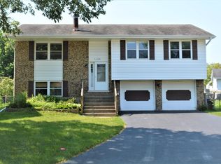 1126 Honeywood Dr, Westmont, IL 60559