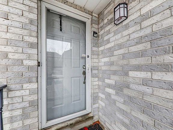 5th image of 37 Waterford Cres