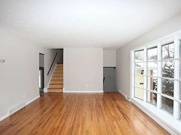 4th image of 7407 Meadow Ln