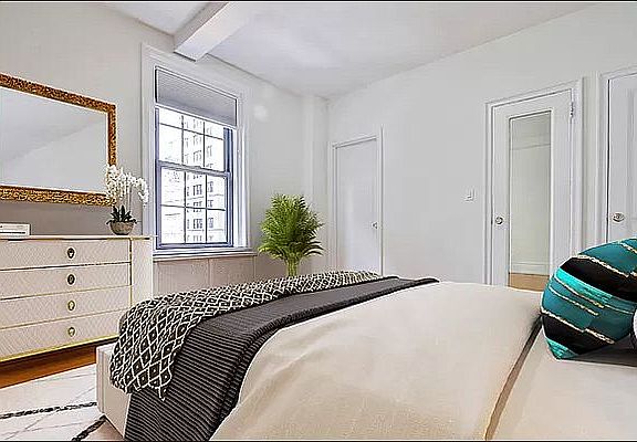 5th image of 30 E 68th St #4E
