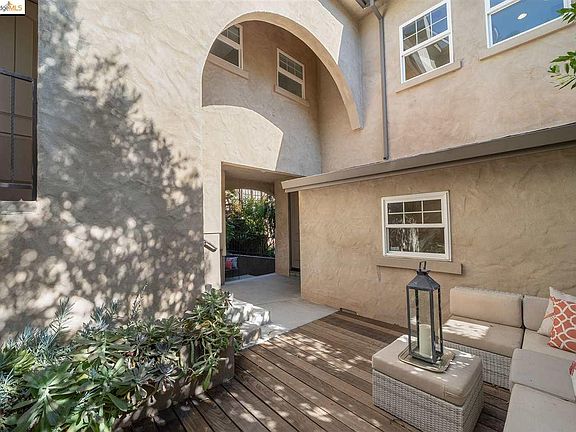 3rd image of 4025 La Cresta Ave