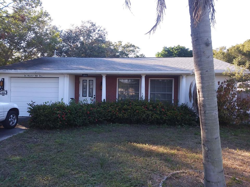1st image of 253 NW Lincoln Cir N