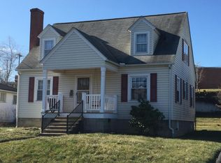 221 Summerlee Ave, Oak Hill, WV 25901