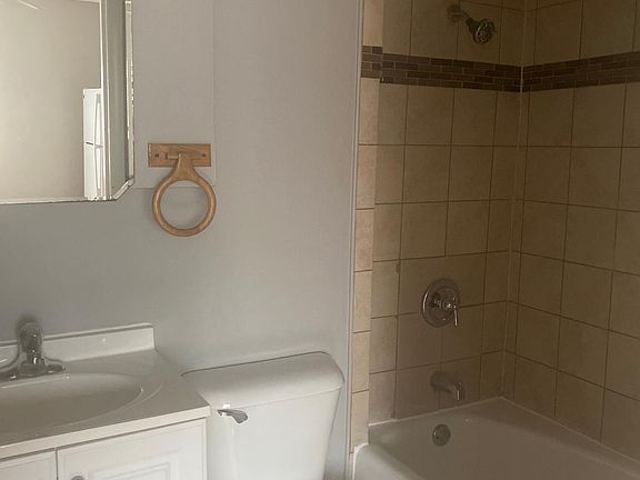 5th image of 2351 W 72nd St #1