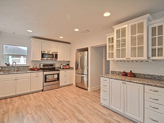 3rd image of 2222 Potilla Ave