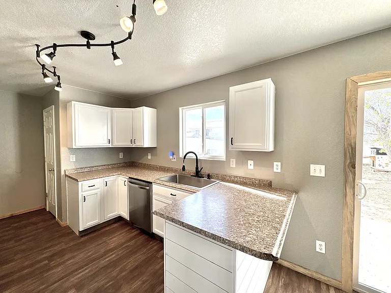 2234 Meadowlark Ln — Photo 3