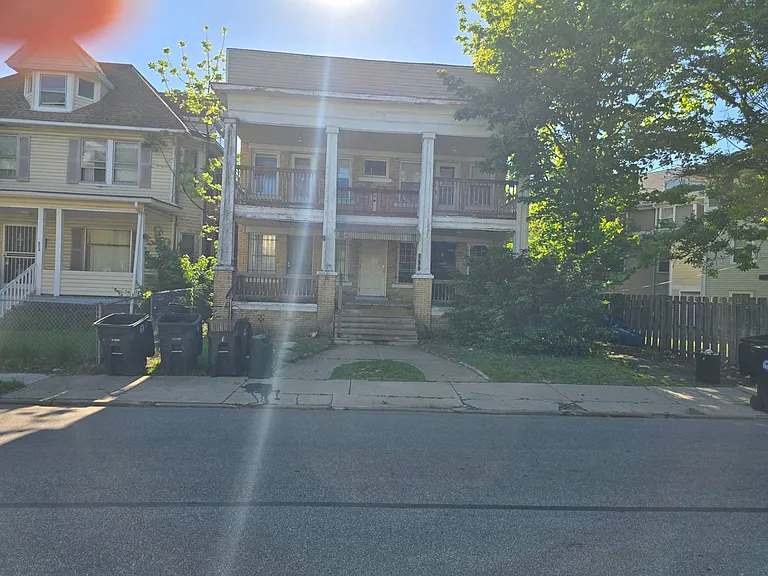 800 E 95th St — Photo 11