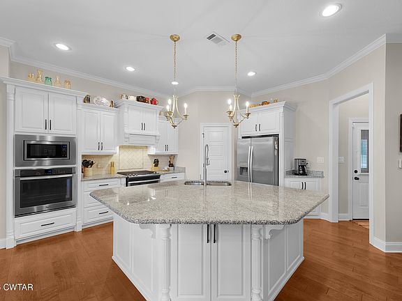 4th image of 34 Cheddleton Dr