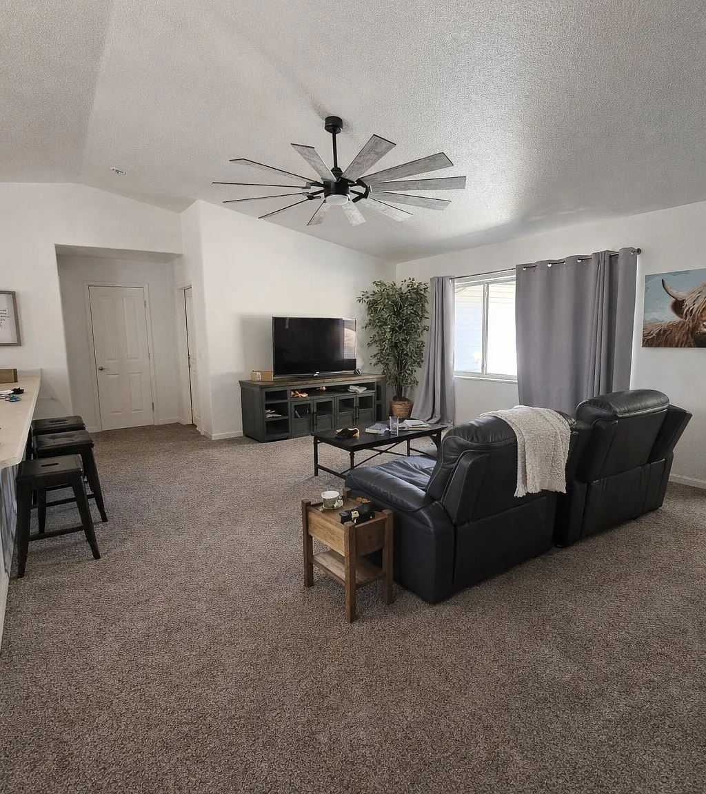 3 bed, 1358 sqft, $2,300 — Photo 2