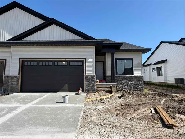 1272 Berkshire Ln, North Liberty, IA 52317