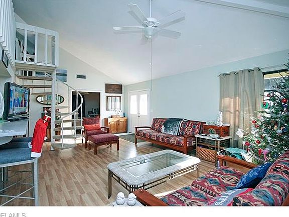 3rd image of 1576 Wilton Ln
