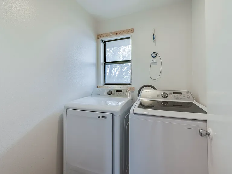 582 Arizona St — Photo 28