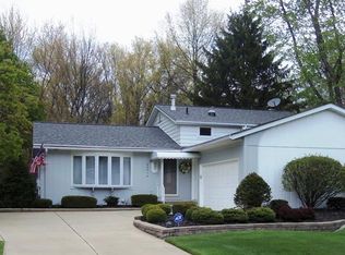 20714 Homestead Park Dr, Strongsville, OH 44136