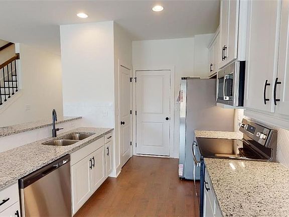 2nd image of 5873 Greystone Dr