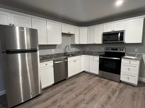 38 Patriots Ln, Sanford, ME