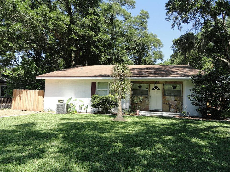 1st image of 235 Pecan St