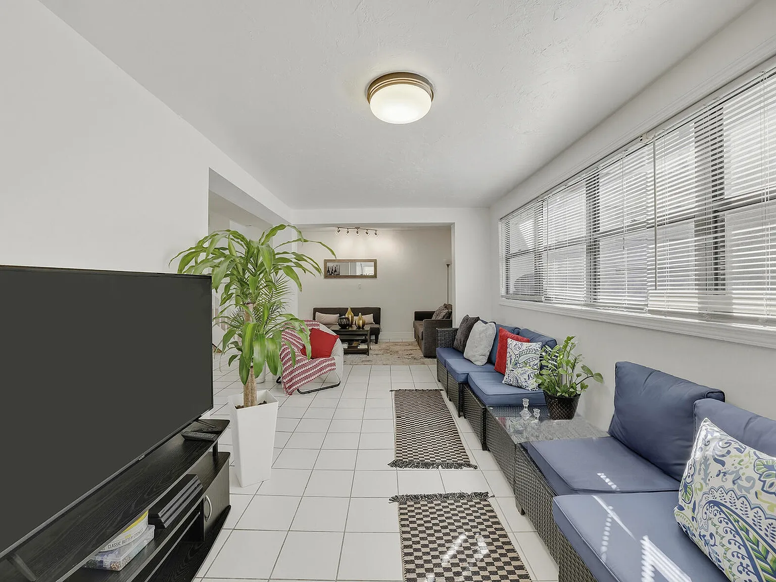 3 bed, 2.0 bath, 1395 sqft, $2,800 — Photo 4