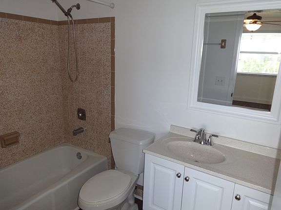 5th image of 1028 SW 28th St