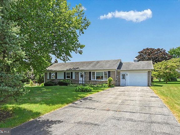 4th image of 62 Evergreen St