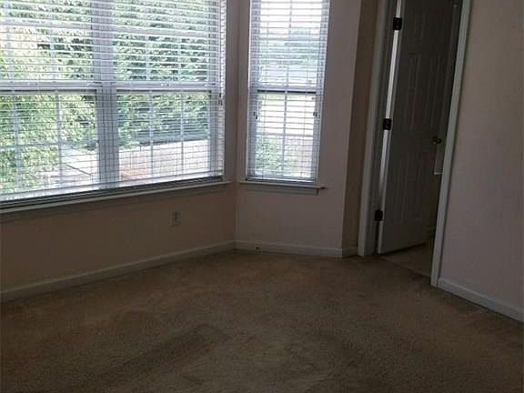 4th image of 24 Berkeley Pl