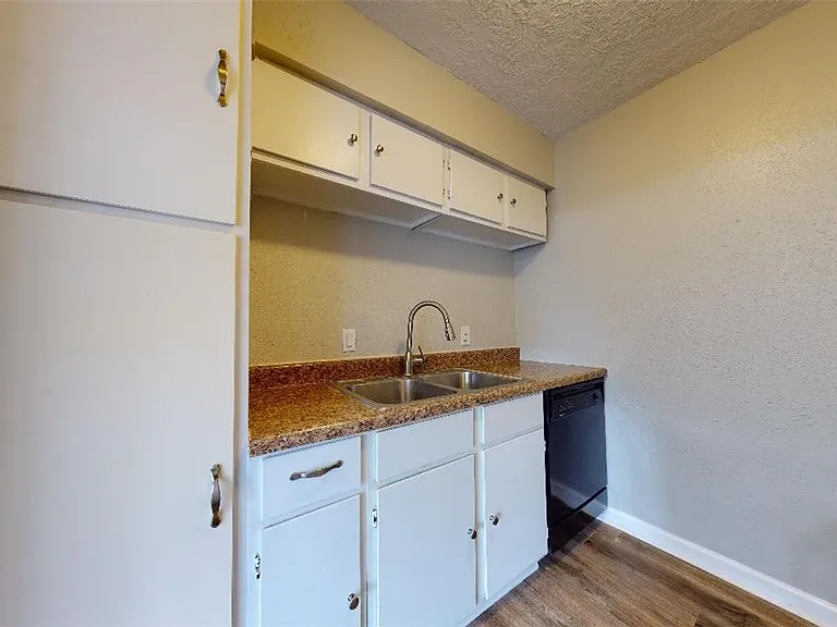 1803 Potomac Pl #B — Photo 9