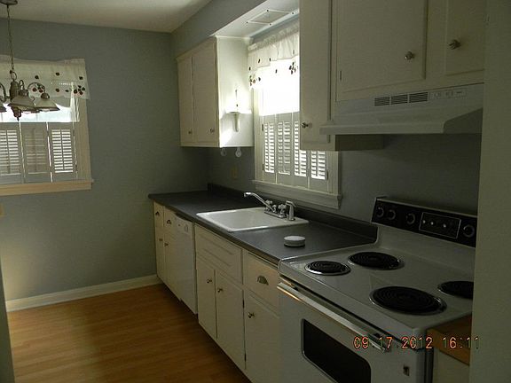 4th image of 2173 N Manor Dr