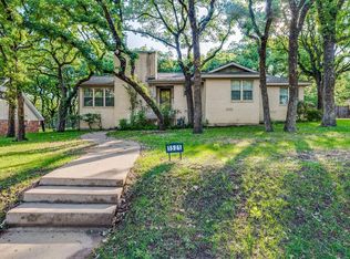 1521 Azteca Dr, Fort Worth, TX 76112