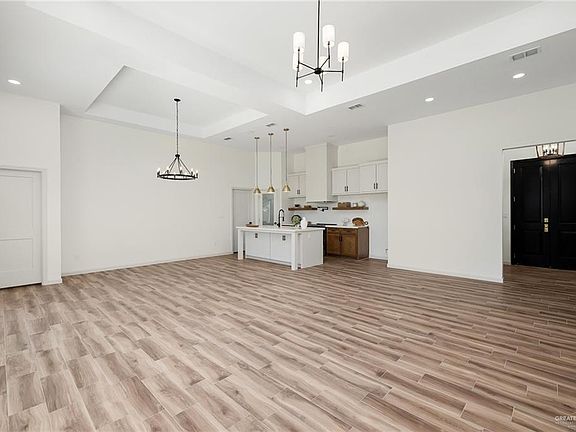 4th image of 2207 San Charbel St