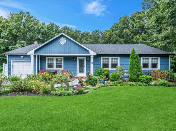 11 Stonehurst Lane, Dix Hills, NY 11746