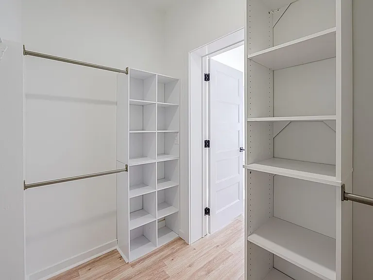 7039 Executive Cir — Photo 23