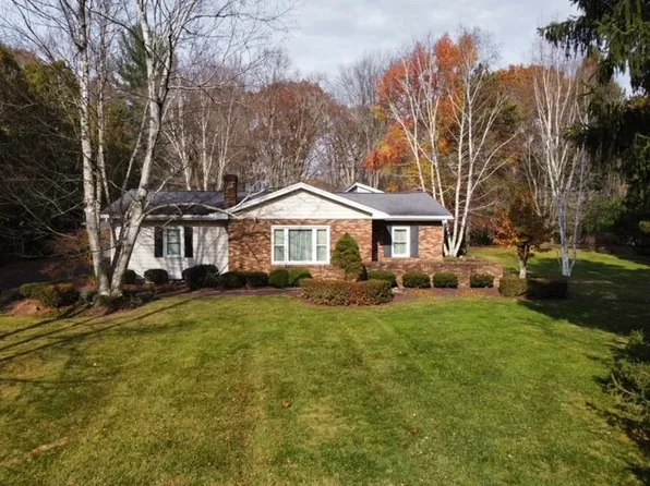 1851 Kings Chapel Rd, New Castle, PA 16105