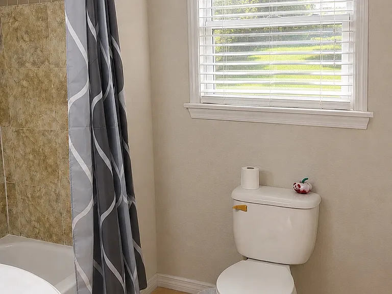 2nd Bathroom
