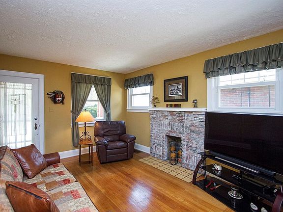 3rd image of 6836 Buckingham Pl