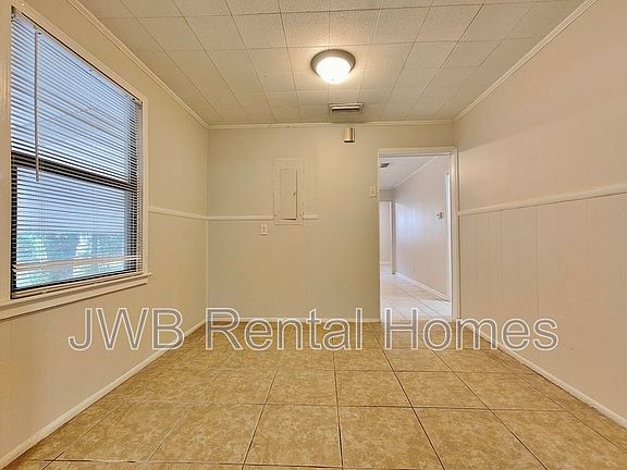 4th image of 5511 Royce Ave