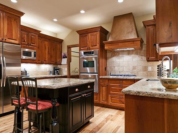 Gourmet kitchen